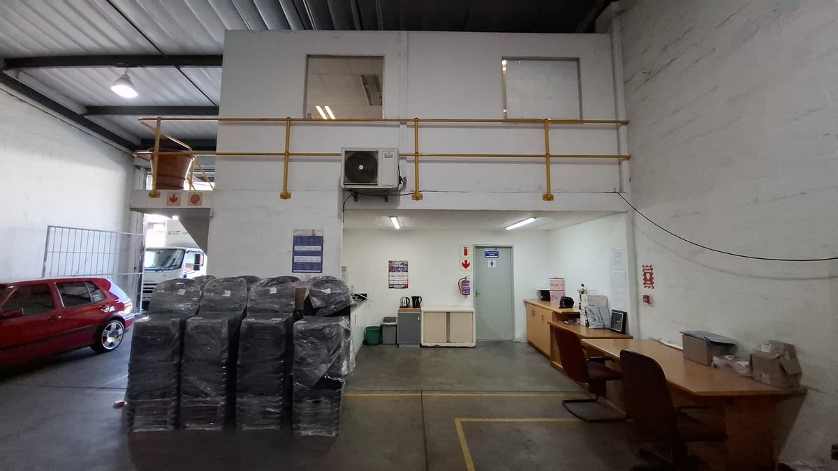 276m² Warehouse To Let in Redhill