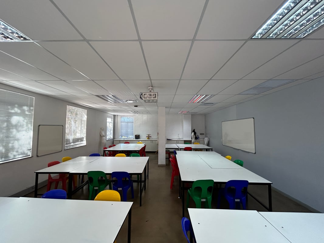 1 834m² Office to Let in The Glades Office Park, La Lucia Ridge