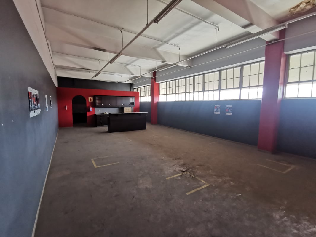 11 000m² Second-Floor Warehouse To Let in Jacobs