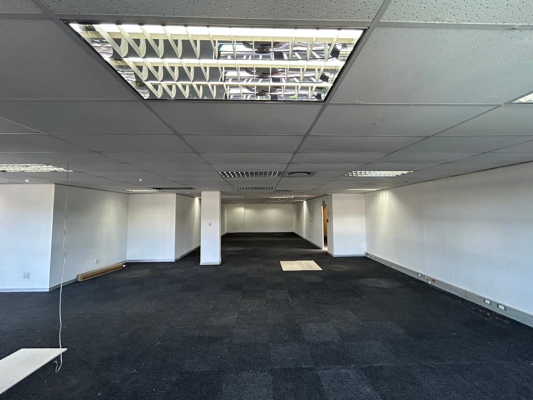 176m² Office To Let in Riverhorse Valley