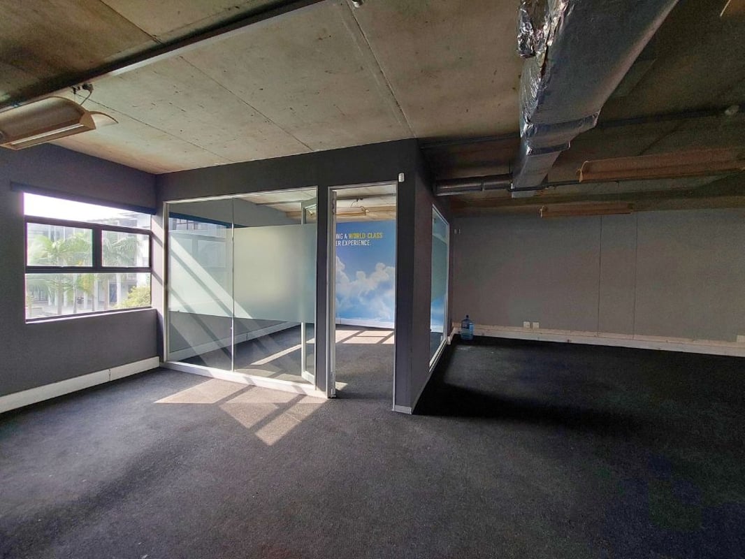 490m² Office For Sale in Riverhorse Valley