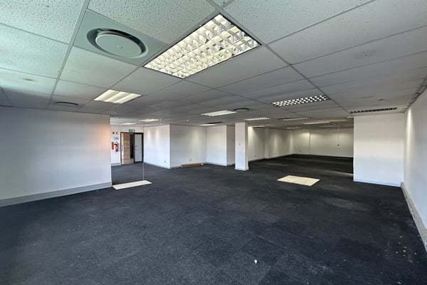 176m² Office To Let in Riverhorse Valley — image 4