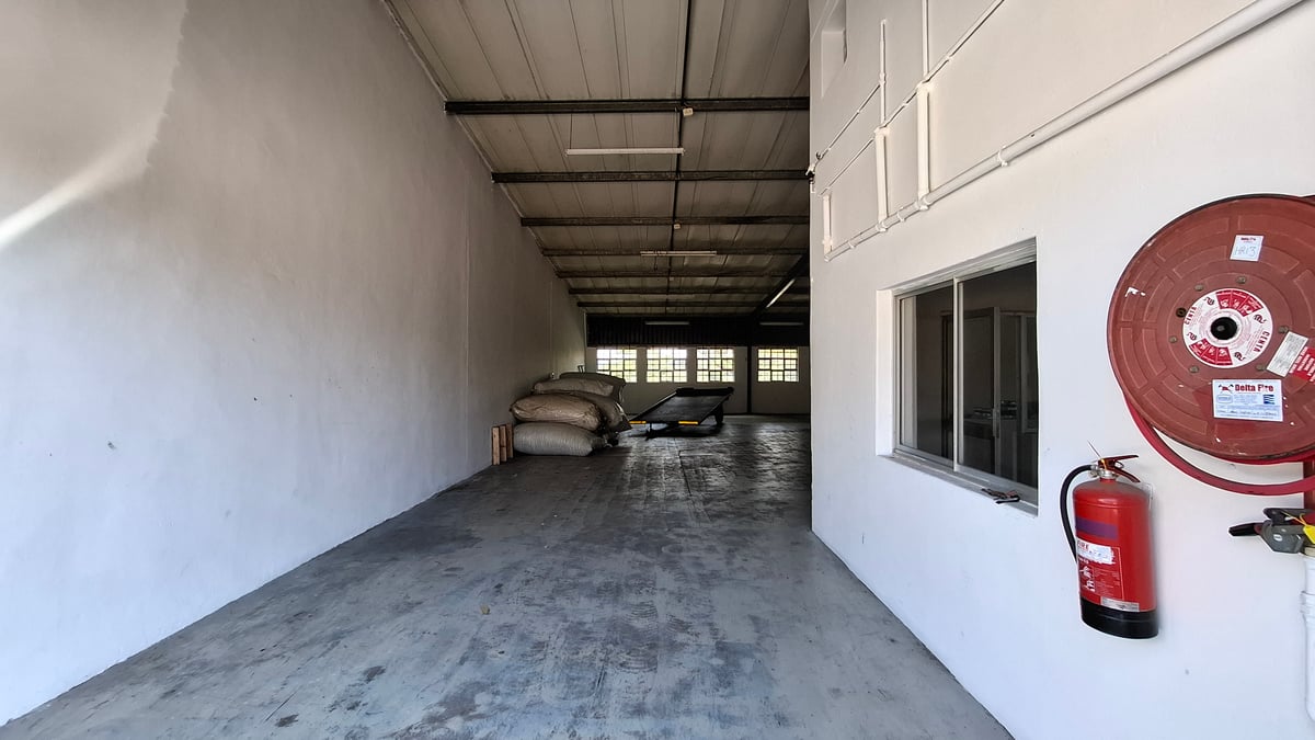 303m² Warehouse To Let in Durban North