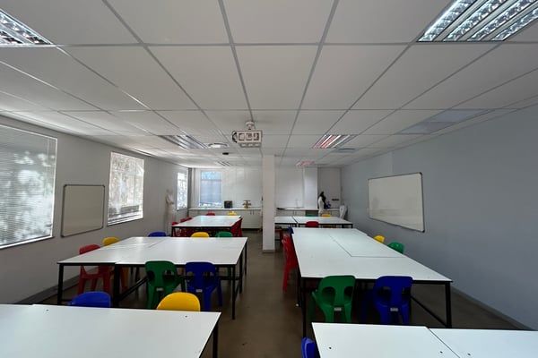  879m² Office To Let in The Glades Office Park, La Lucia Ridge — image 5