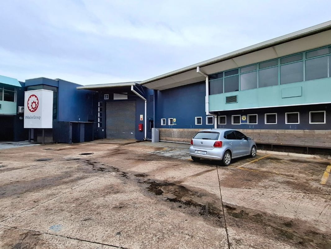 1616m² Warehouse For Lease in Red Hill