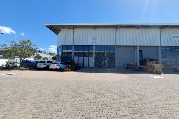 559m² Warehouse with Prime Exposure for Lease in Riverhorse Valley — image 6