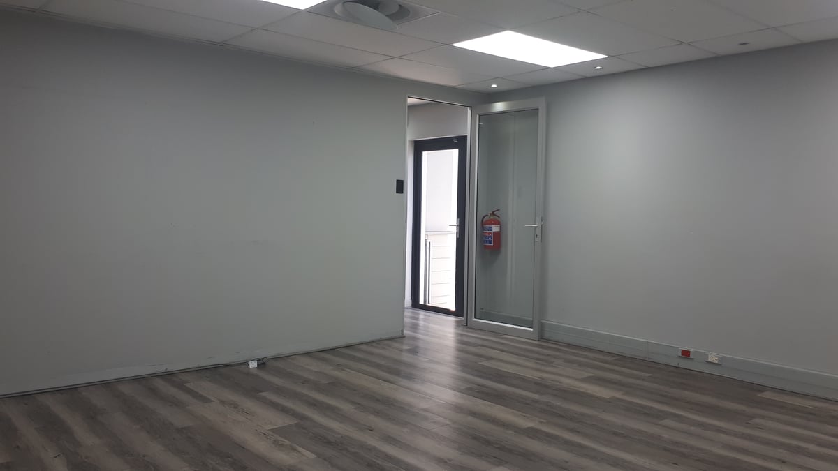 408m² Office To Let at Island Circle Office Park, Riverhorse Valley