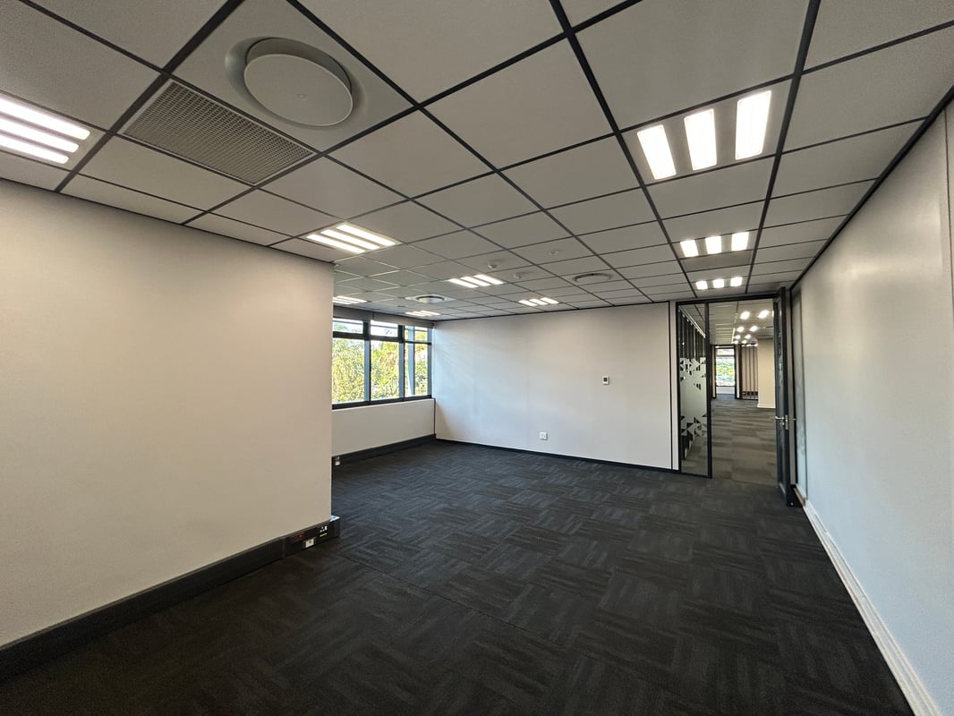1 678m² Office to Let in The Glasshouse Office Park