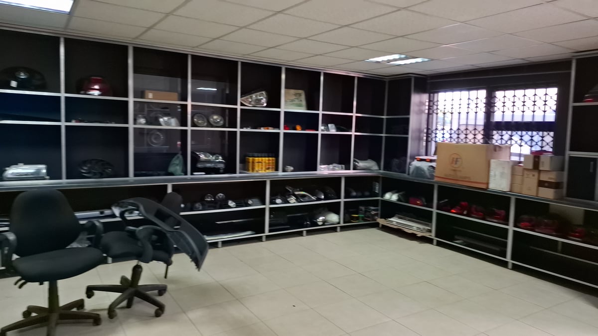 1283m² Warehouse For Lease in Riverhorse Valley