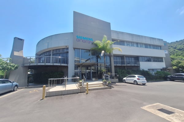 417m² Warehouse with Modern Office Component To Let in Maxmead, Pinetown — image 2