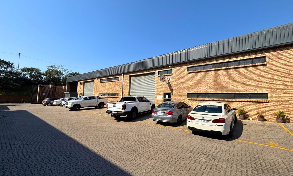 1 050m² Factory/Warehouse To Let – Rossburgh 