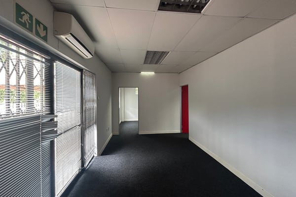 180m² Office To Let in Westville — image 2