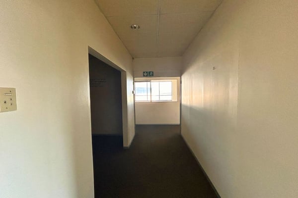  165m² Office To Let in Westville — image 2