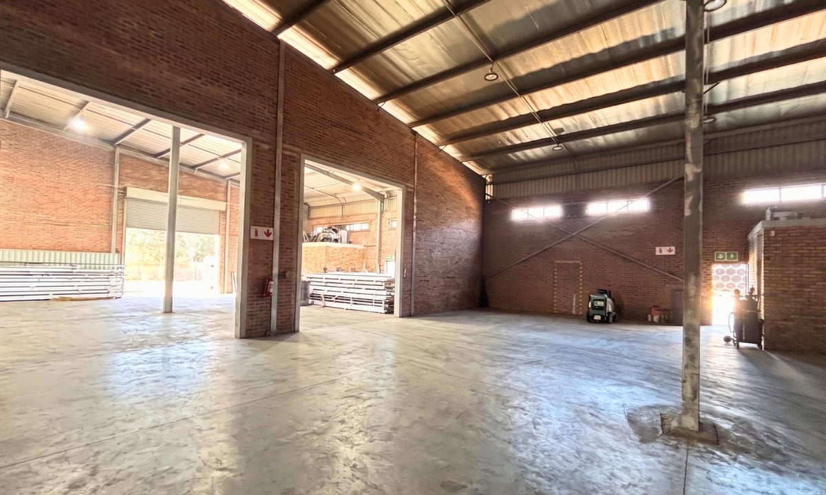 1 050m² Factory/Warehouse To Let – Rossburgh 