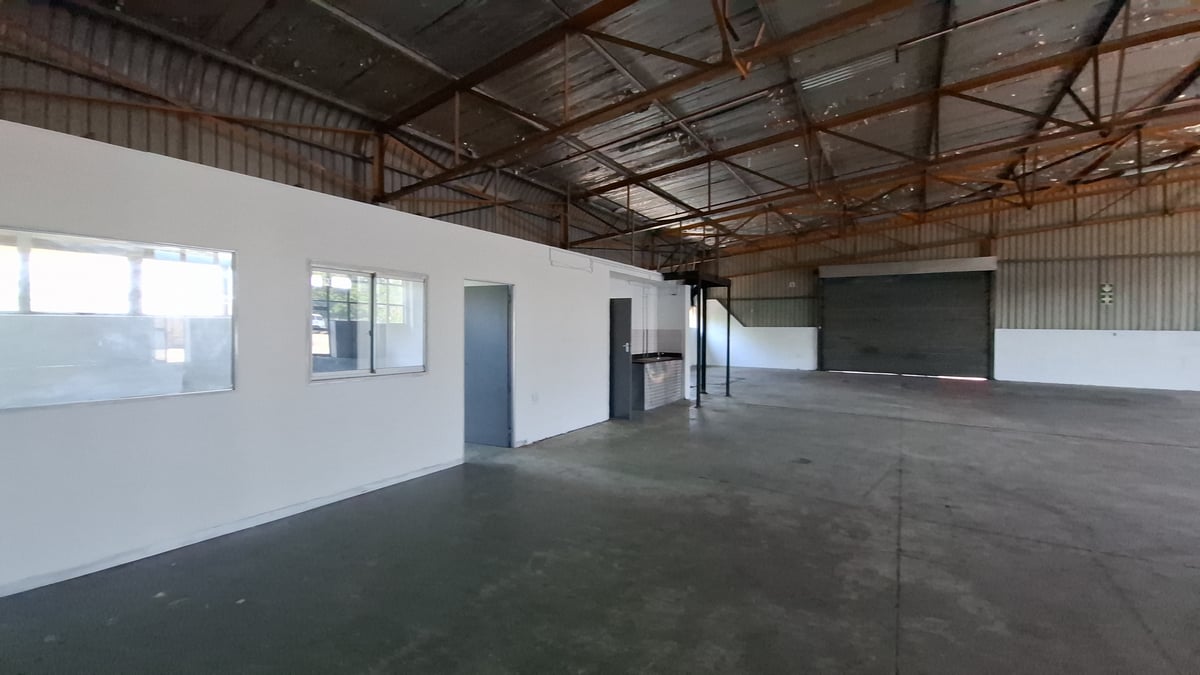 396m² Warehouse For Lease in Glen Anil