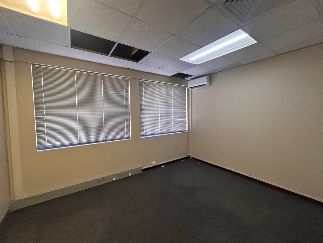 130m² Office To Let in Westville
