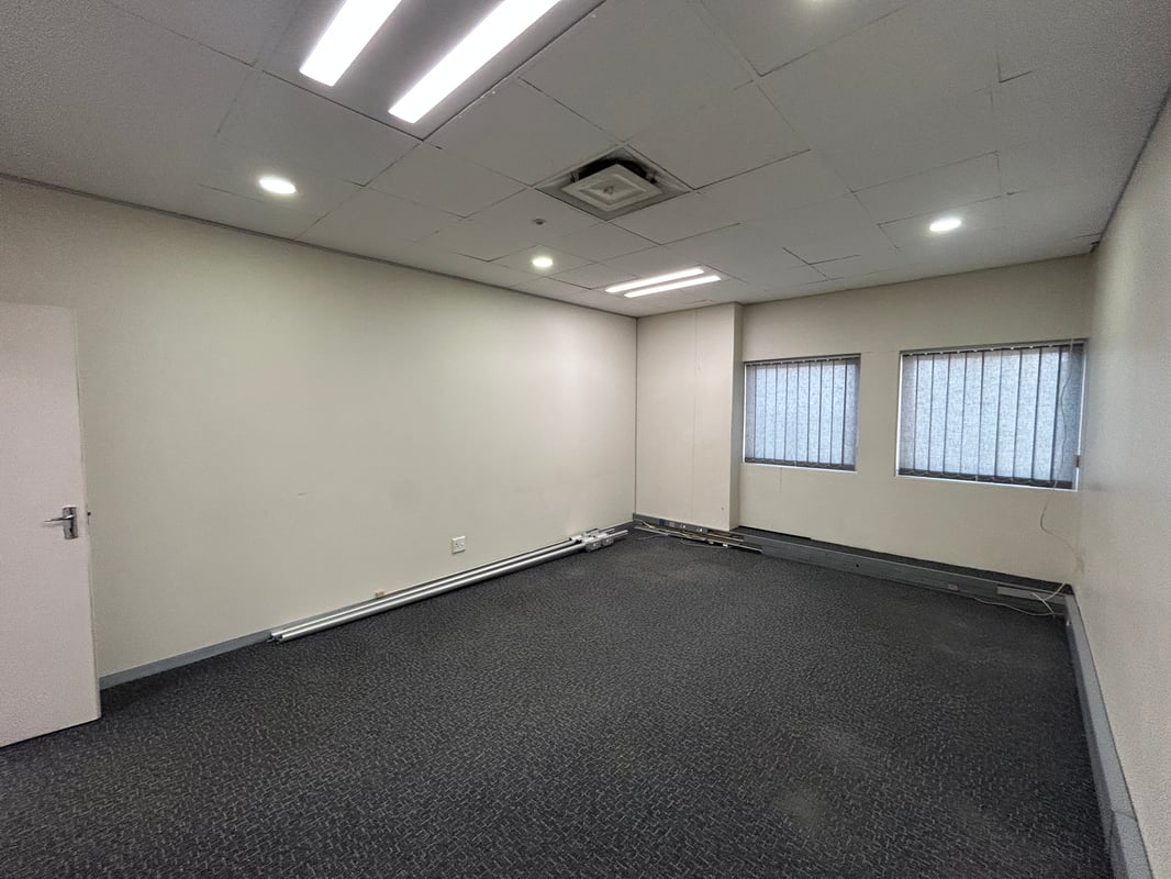 395m² Office To Let in Westville