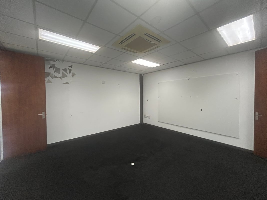 302m² Office to let in Westville