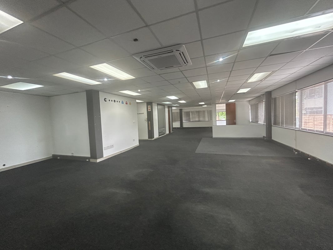 302m² Office to let in Westville