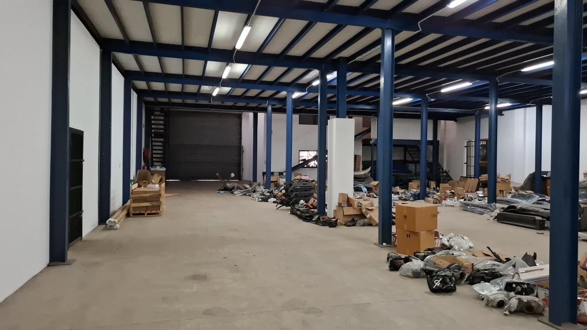 1283m² Warehouse For Lease in Riverhorse Valley