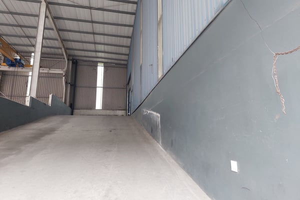 1 000m² Factory To Let in Redhill — image 6
