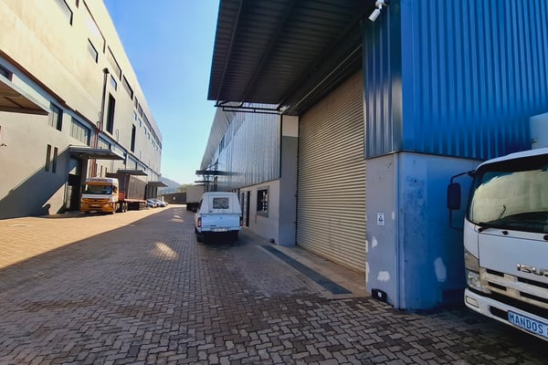1283m² Warehouse For Lease in Riverhorse Valley — image 2