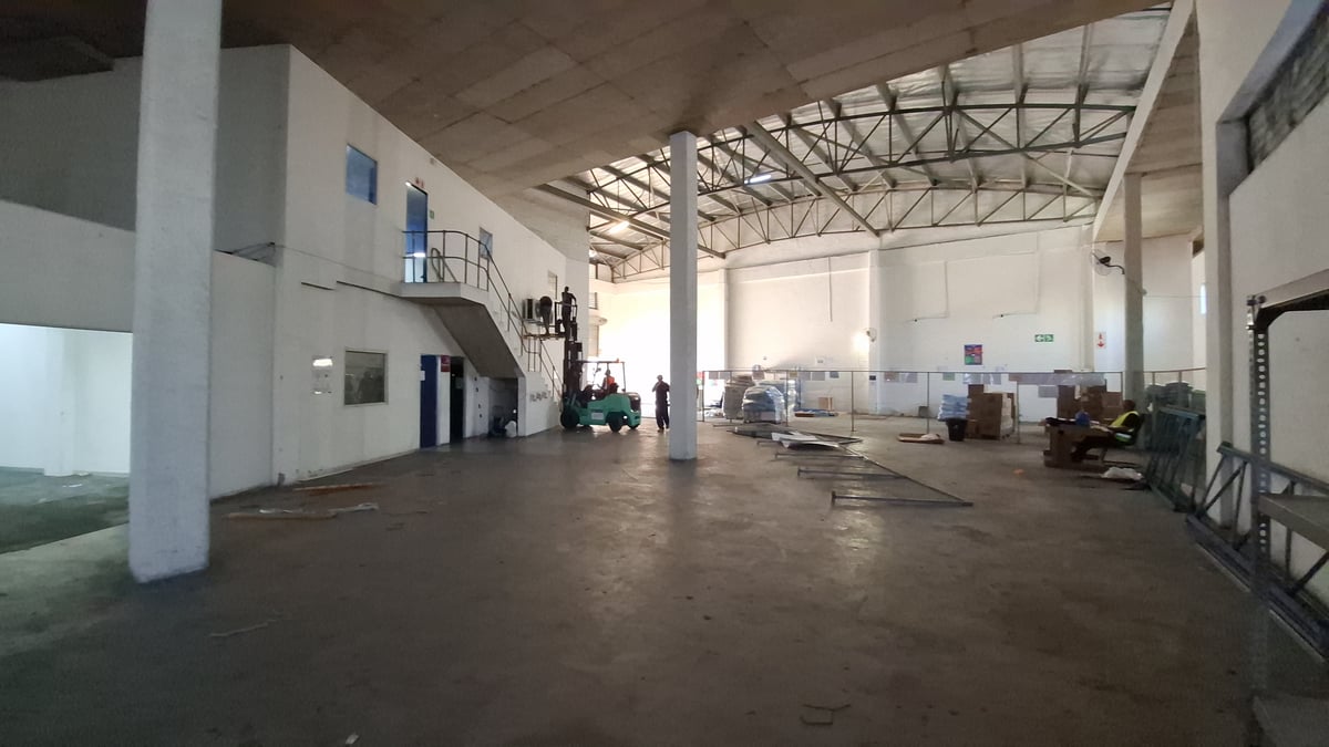 900m² Warehouse To Let in Riverhorse Valley