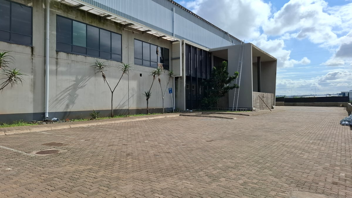 22 428m² Warehouse To Let in Cornubia