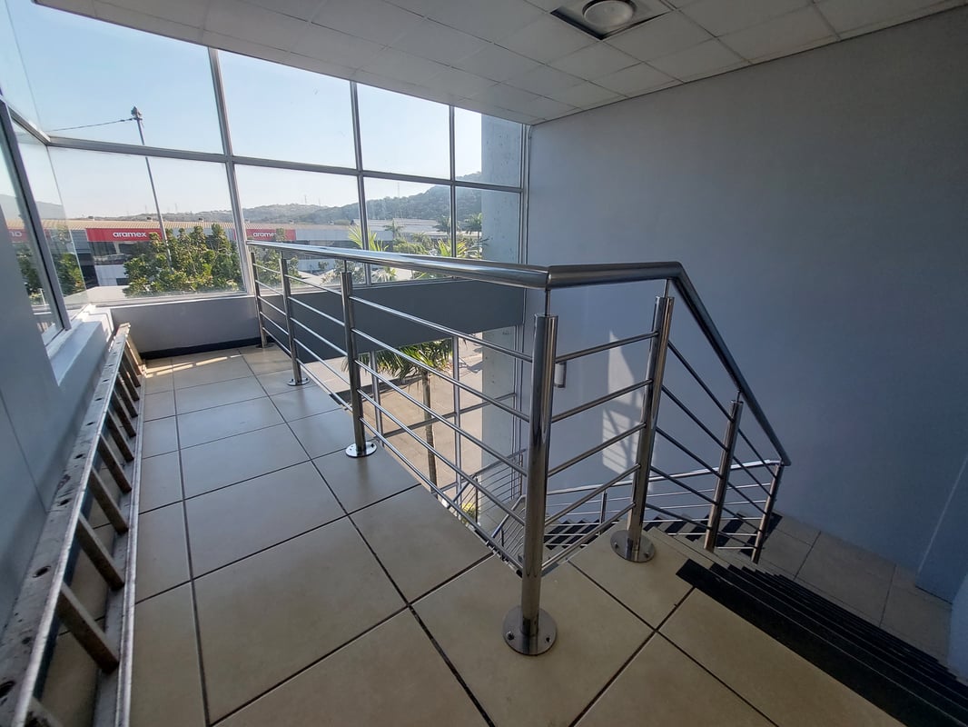 375m² Office To Let in Riverhorse Valley