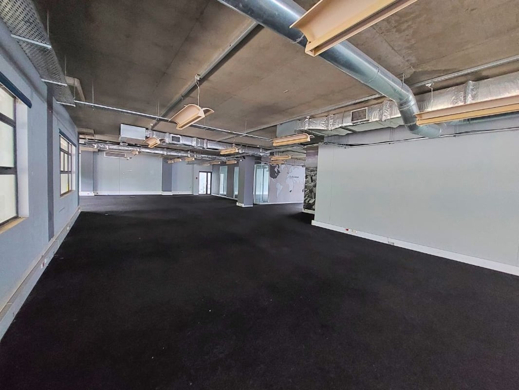 490m² Office For Sale in Riverhorse Valley