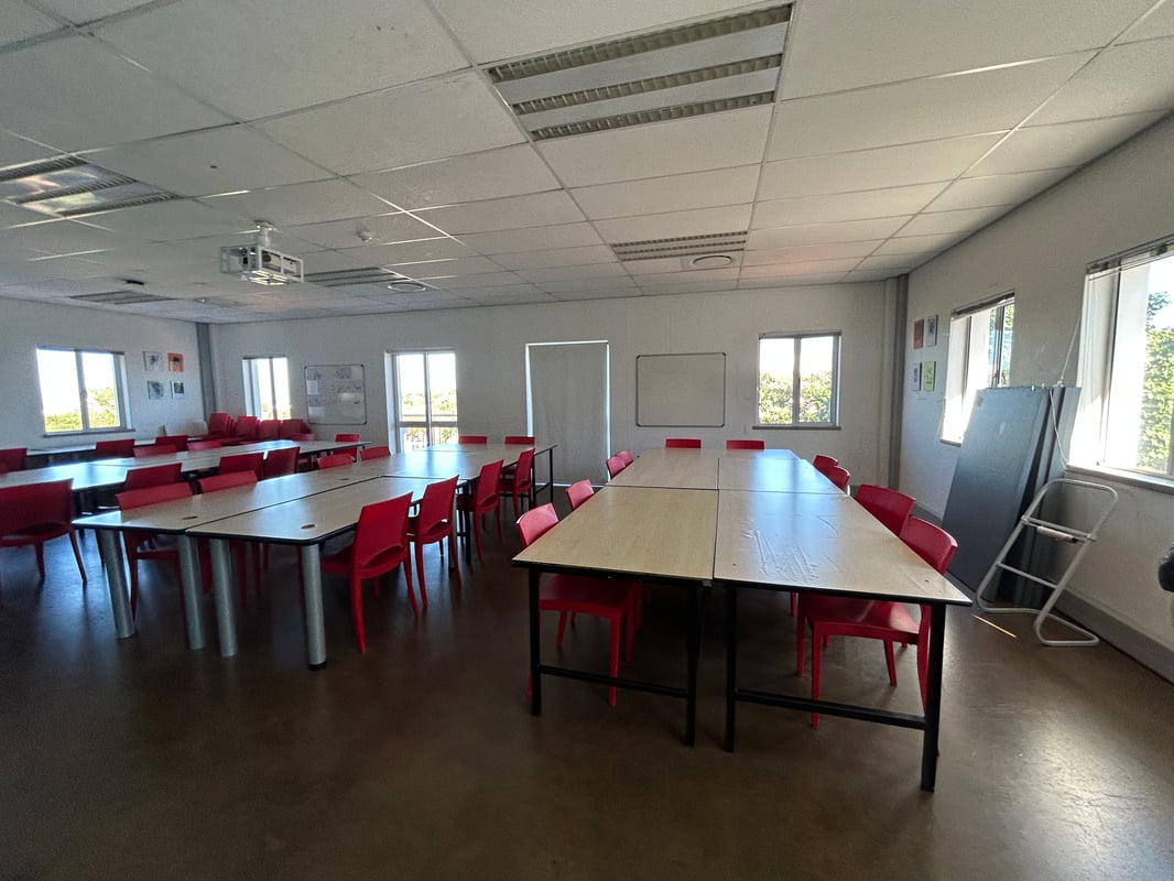 1 834m² Office to Let in The Glades Office Park, La Lucia Ridge