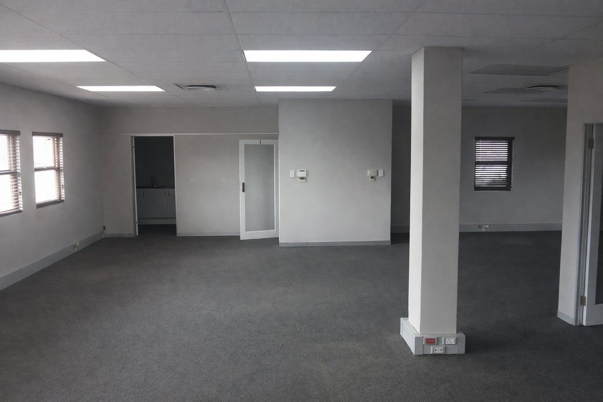 130m² Office To Let in Kloof