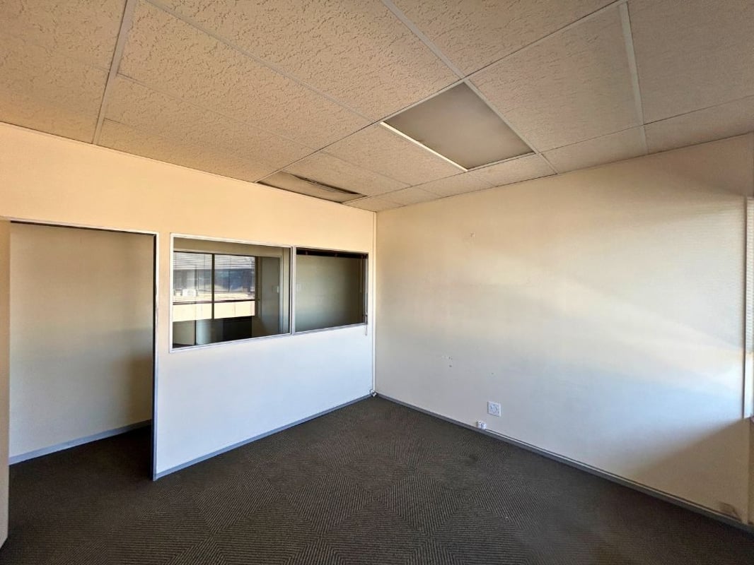  165m² Office To Let in Westville