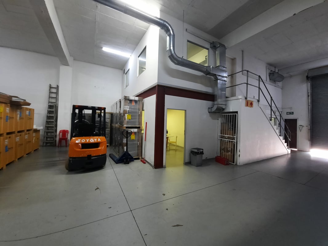 327m² Warehouse For Sale in Briardene