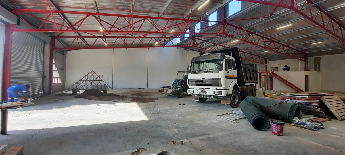 644m² Warehouse For Sale in Springfield Park