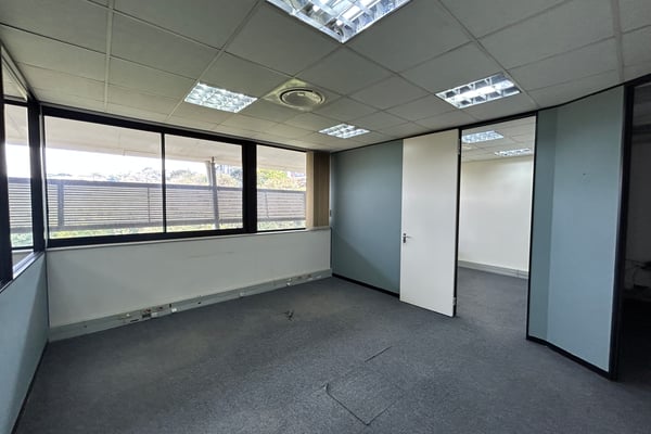 214m² Office To Let in Westville — image 3
