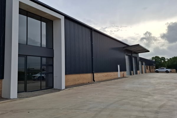 562m² Warehouse To Let in Glen Anil — image 2