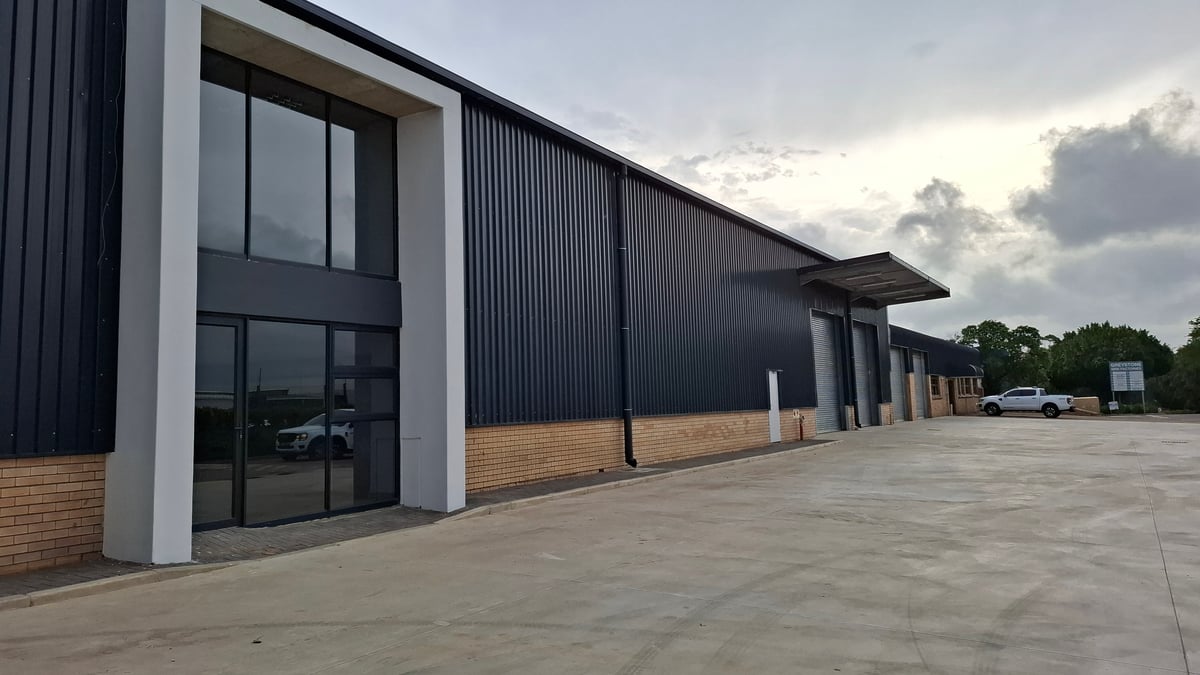 562m² Warehouse To Let in Glen Anil