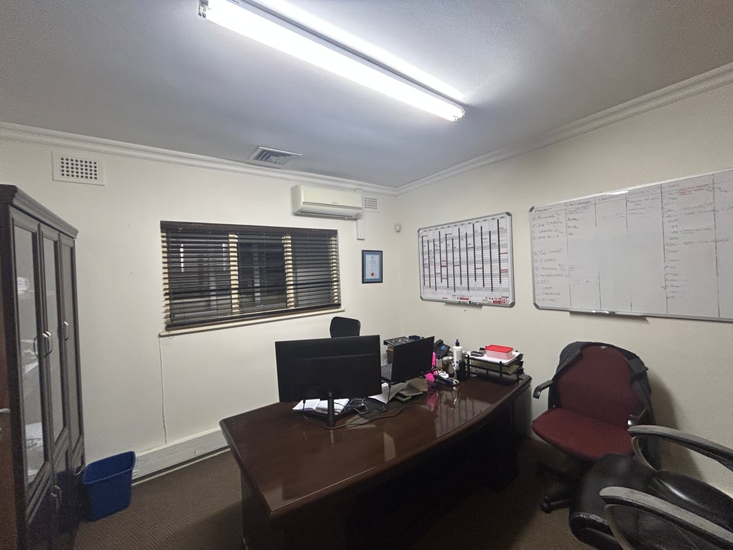 988m² Standalone Office For Sale in Westville