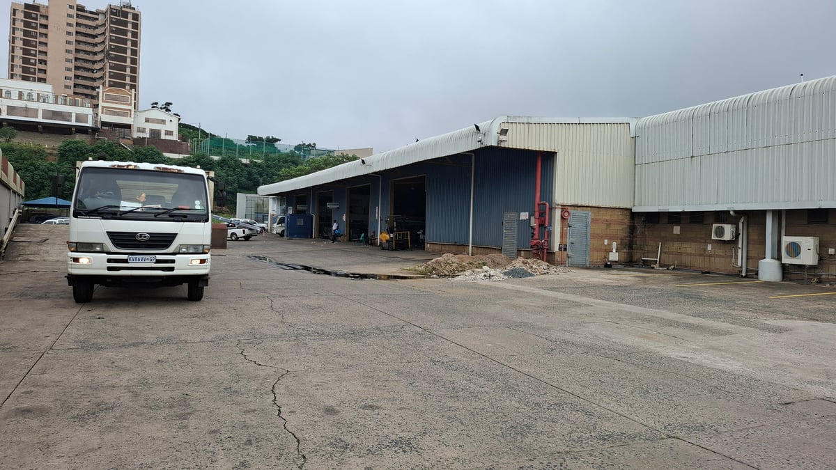 1 943m² Warehouse To Let in Springfield