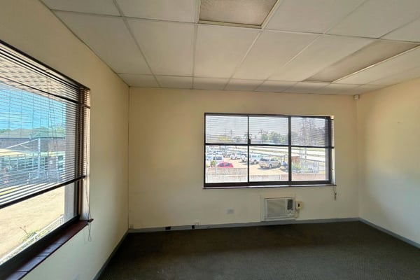  165m² Office To Let in Westville — image 3