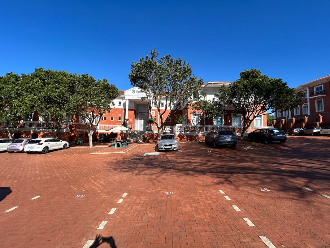 1 834m² Office to Let in The Glades Office Park, La Lucia Ridge
