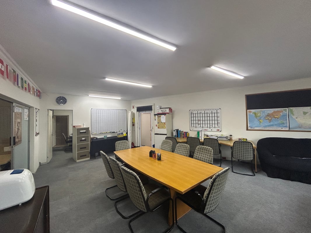 988m² Standalone Office For Sale in Westville