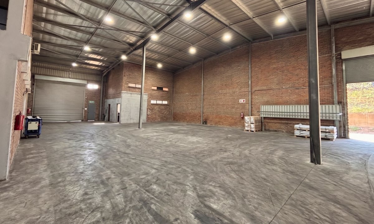 1 050m² Factory/Warehouse To Let – Rossburgh 