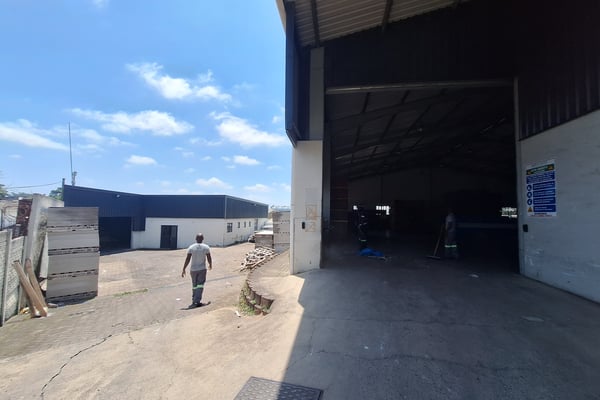1 345m² Warehouse To Let in New Germany — image 2