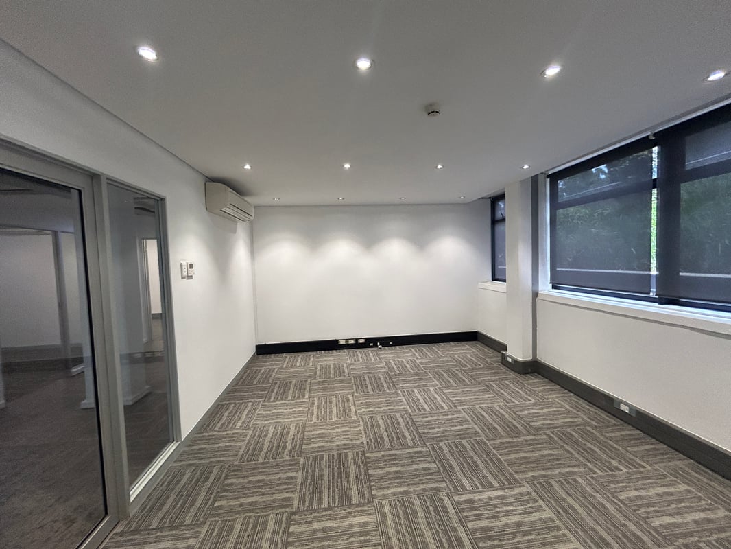 305m² Office To Let in Westville