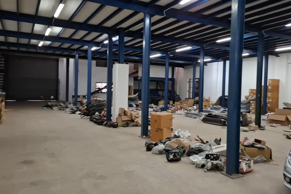 1283m² Warehouse For Lease in Riverhorse Valley — image 4