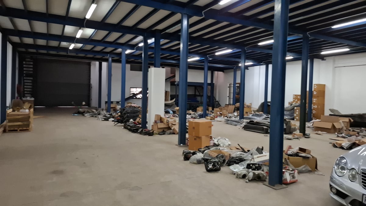 1283m² Warehouse For Lease in Riverhorse Valley