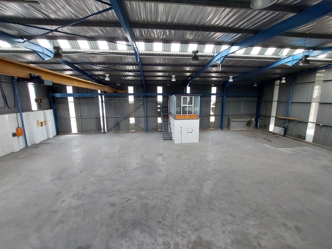 1 000m² Factory To Let in Redhill