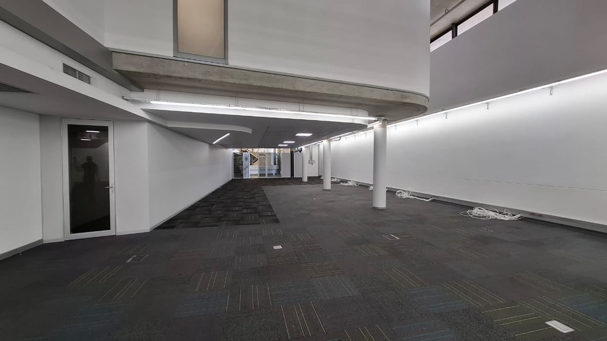 312m² Office To Let in Riverhorse Valley